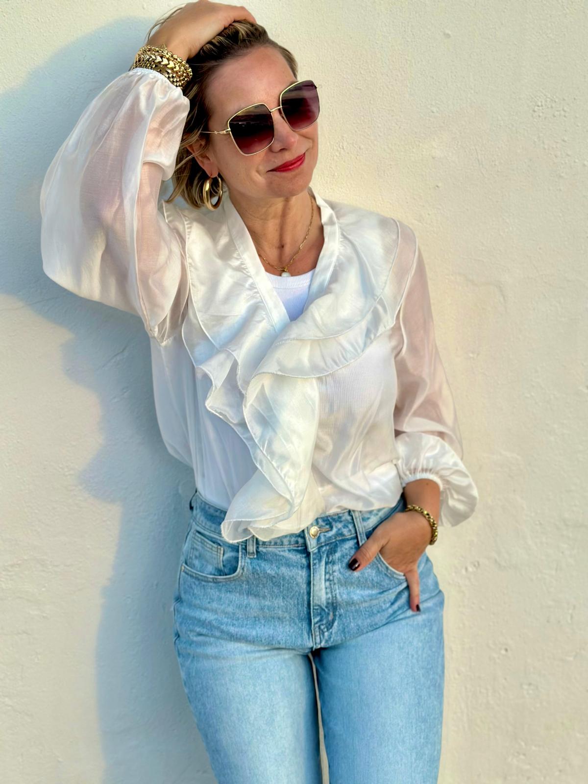 Elegante Volantbluse mit zarter Transparenz in Weiß