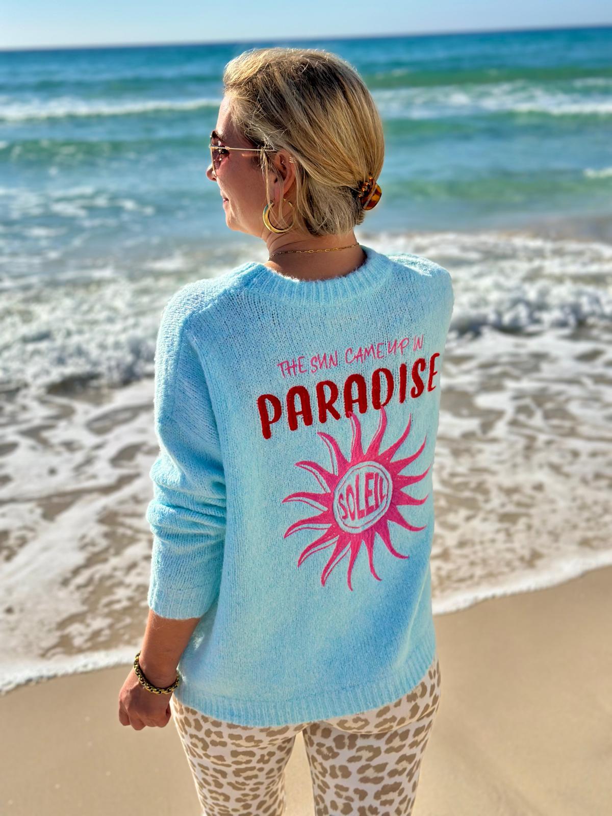 Strickpullover „Sun in Paradise“ – Sommerlicher Statement-Knit in Hellblau