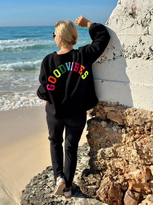 GOOD VIBES Statement Sweatshirt in CLASSY BLACK