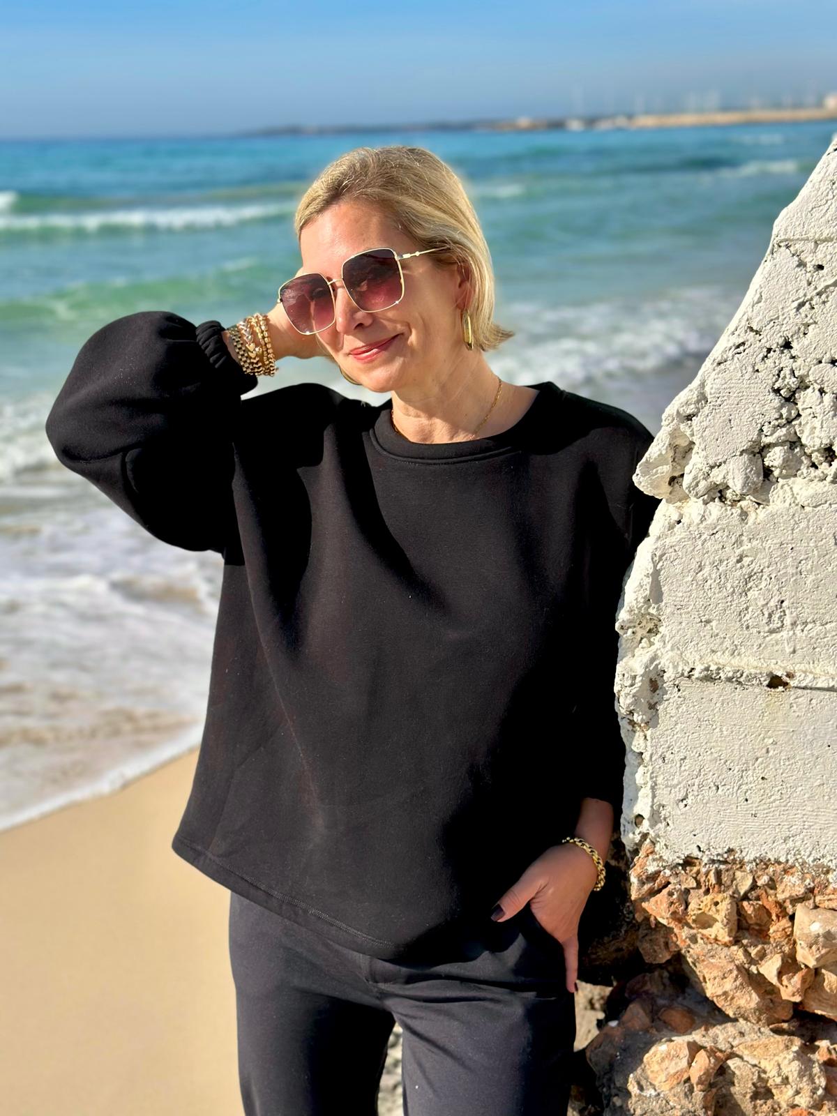 GOOD VIBES Statement Sweatshirt in CLASSY BLACK