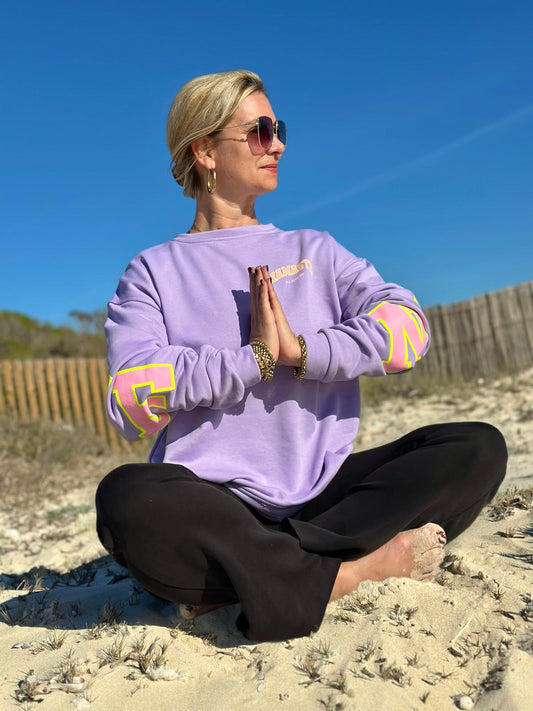 NAMASTE Statement Sweatshirt – Funny Flieder
