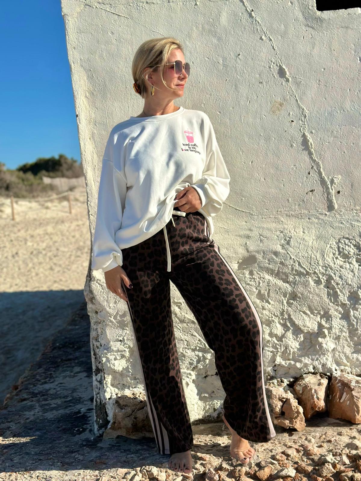 Sweatshirt „Iced Coffee is my Love Language“ – Cozy Chic in Weiß