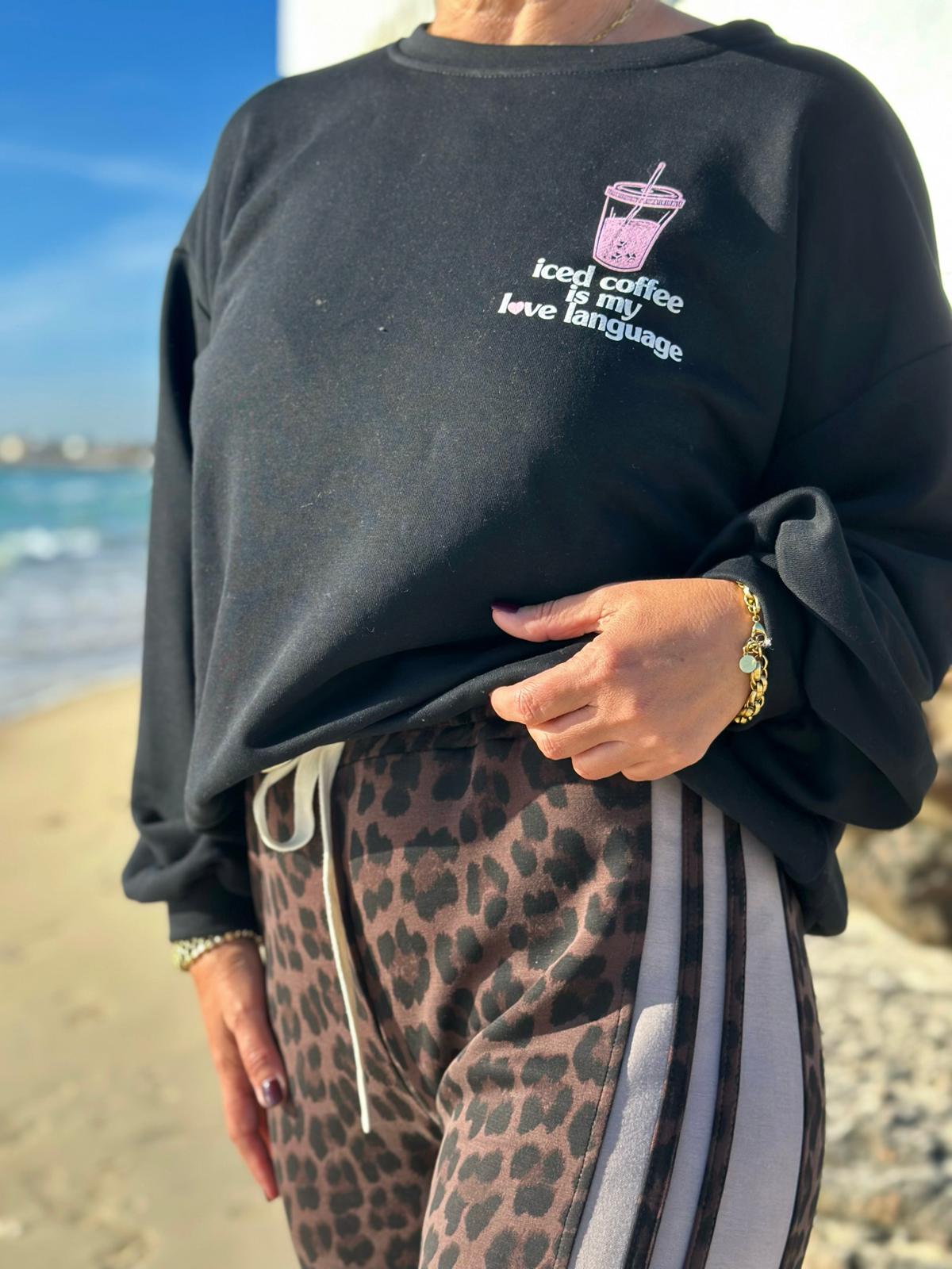 Sweatshirt „Iced Coffee is my Love Language“ – Cozy Chic in Schwarz