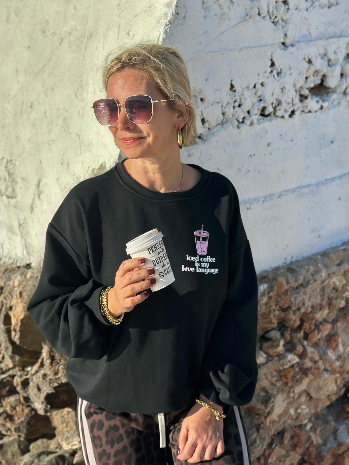 Sweatshirt „Iced Coffee is my Love Language“ – Cozy Chic in Schwarz