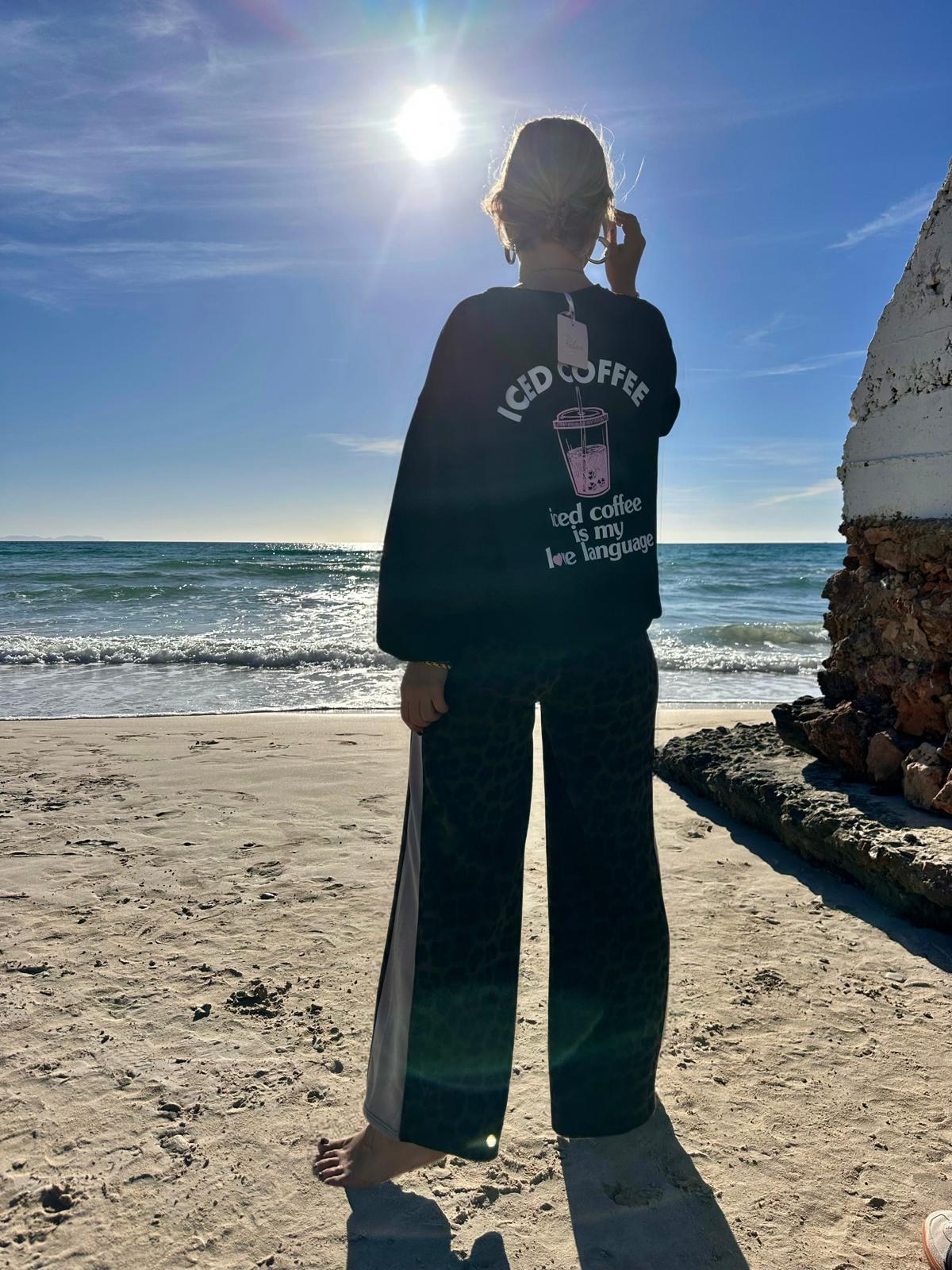Sweatshirt „Iced Coffee is my Love Language“ – Cozy Chic in Schwarz