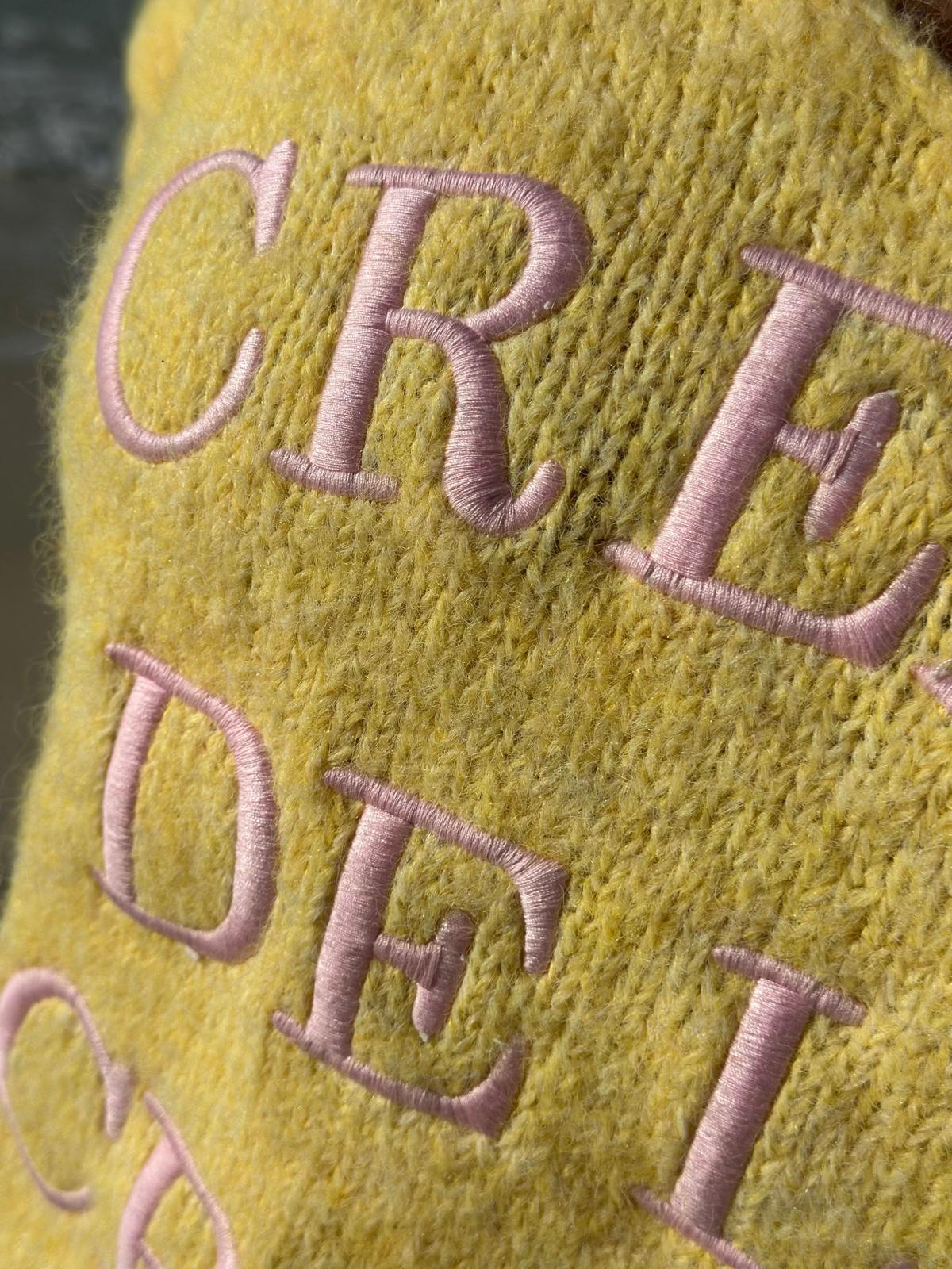 Crème de la Crème – Strickpullover mit Statement-Stick in SUNNY YELLOW