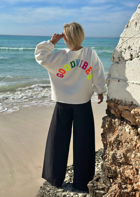 GOOD VIBES Statement Sweatshirt in WHITE