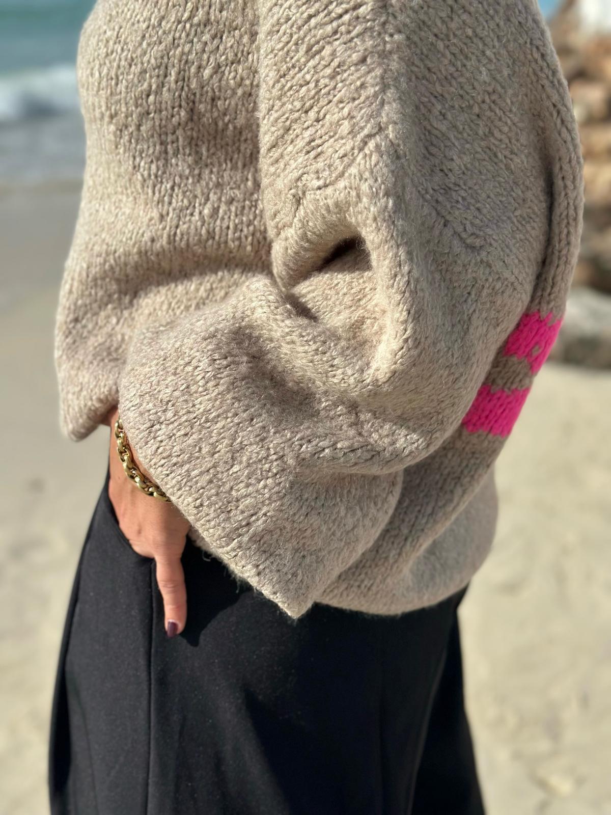 Mommy – Strickpullover mit Statement-Rücken in Taupé