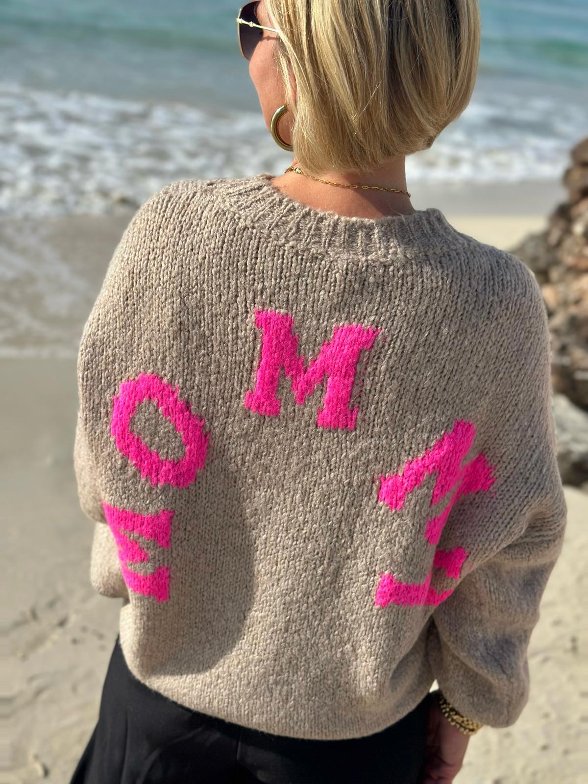 Mommy – Strickpullover mit Statement-Rücken in Taupé