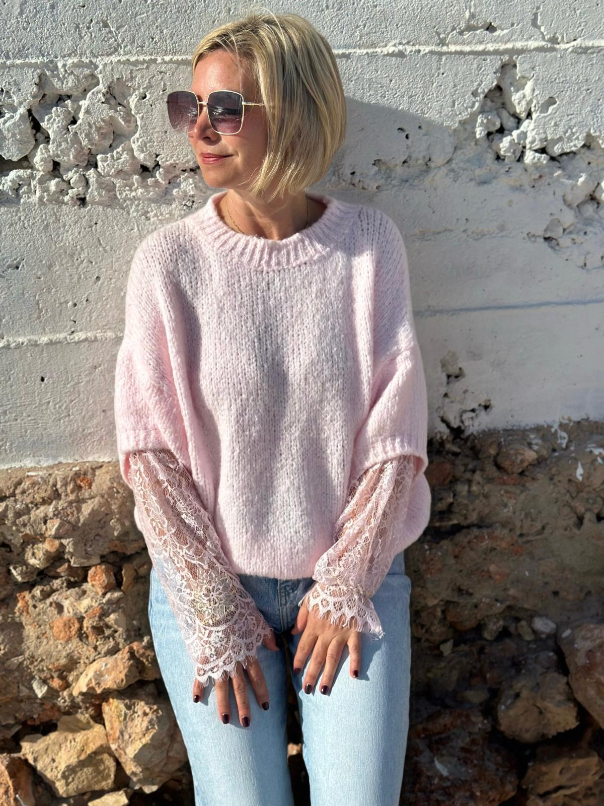 Lace Love – Strickpullover mit Spitzendetail in Rosé