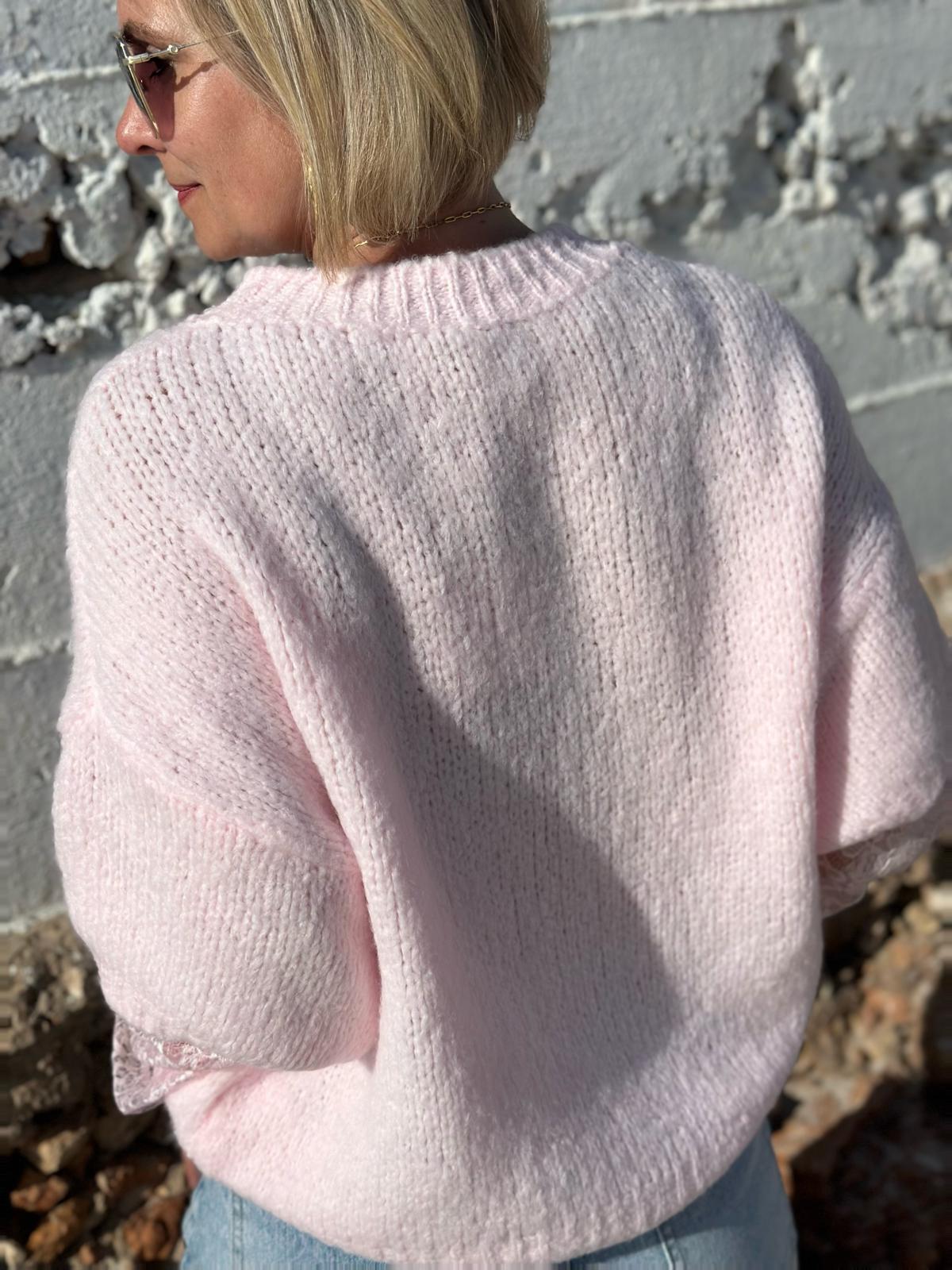 Lace Love – Strickpullover mit Spitzendetail in Rosé