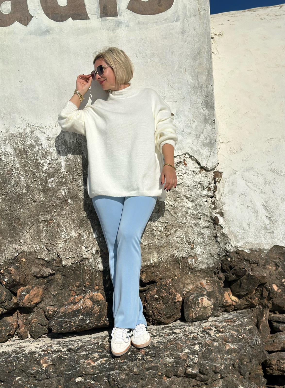 Hellblaue Flared Leggings mit leichtem Schlag