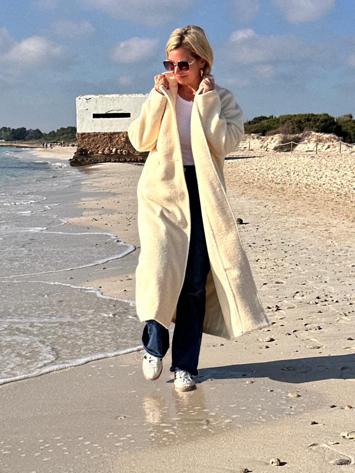 Eleganter Wollmantel in Creme