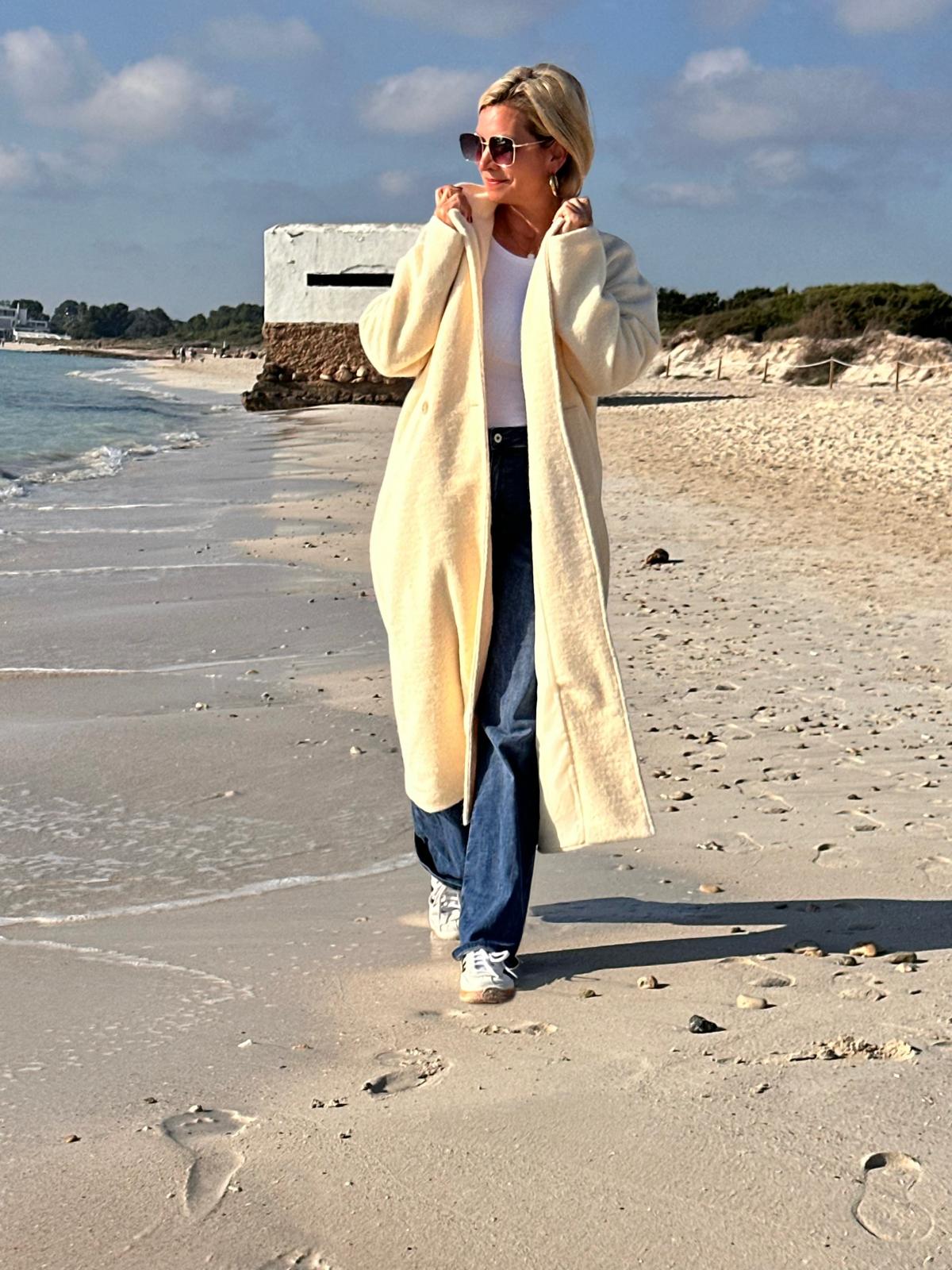 Eleganter Wollmantel in Creme