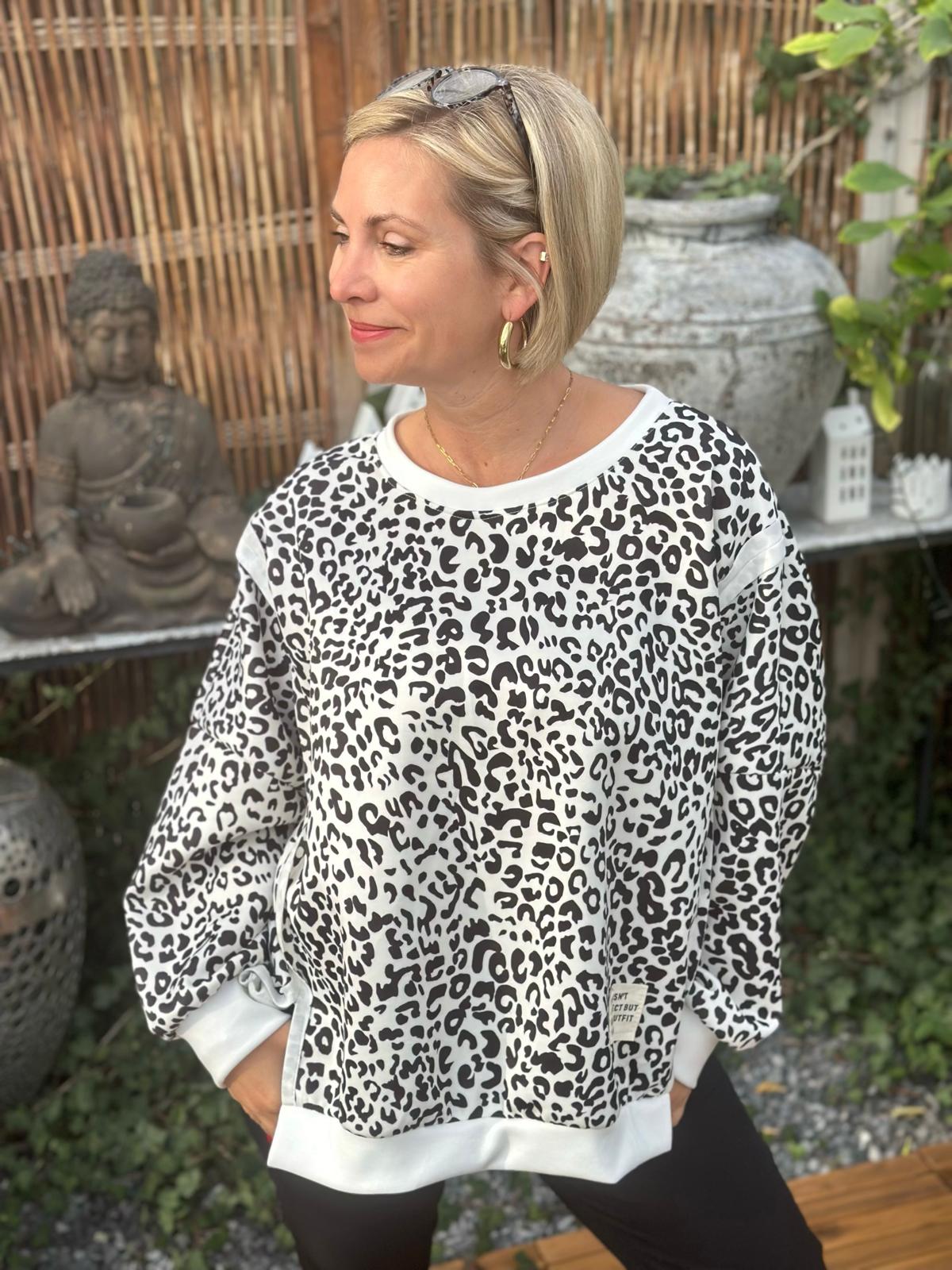 Wild & Cozy – Leo Sweatshirt in Dark