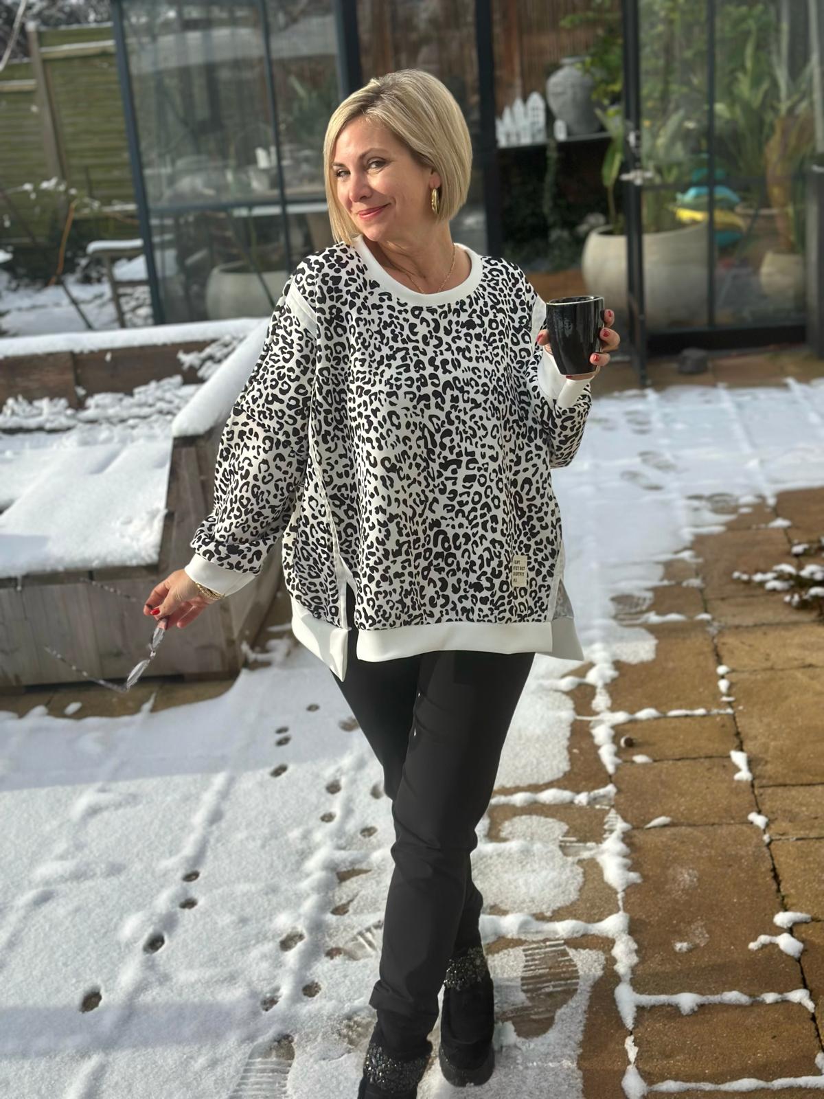 Wild & Cozy – Leo Sweatshirt in Dark