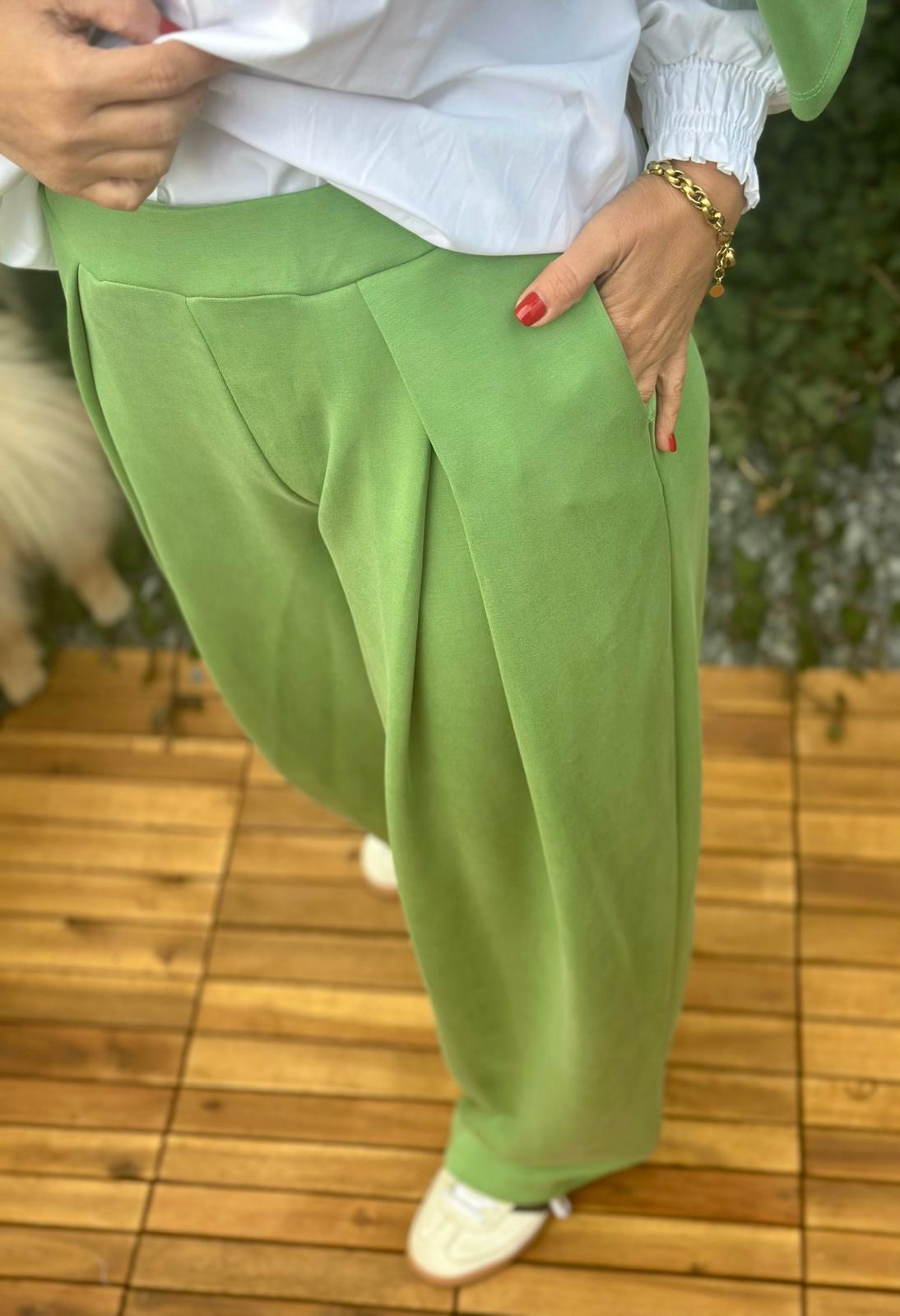 Soft Flow Wide Leg Hose in Apfelgrün