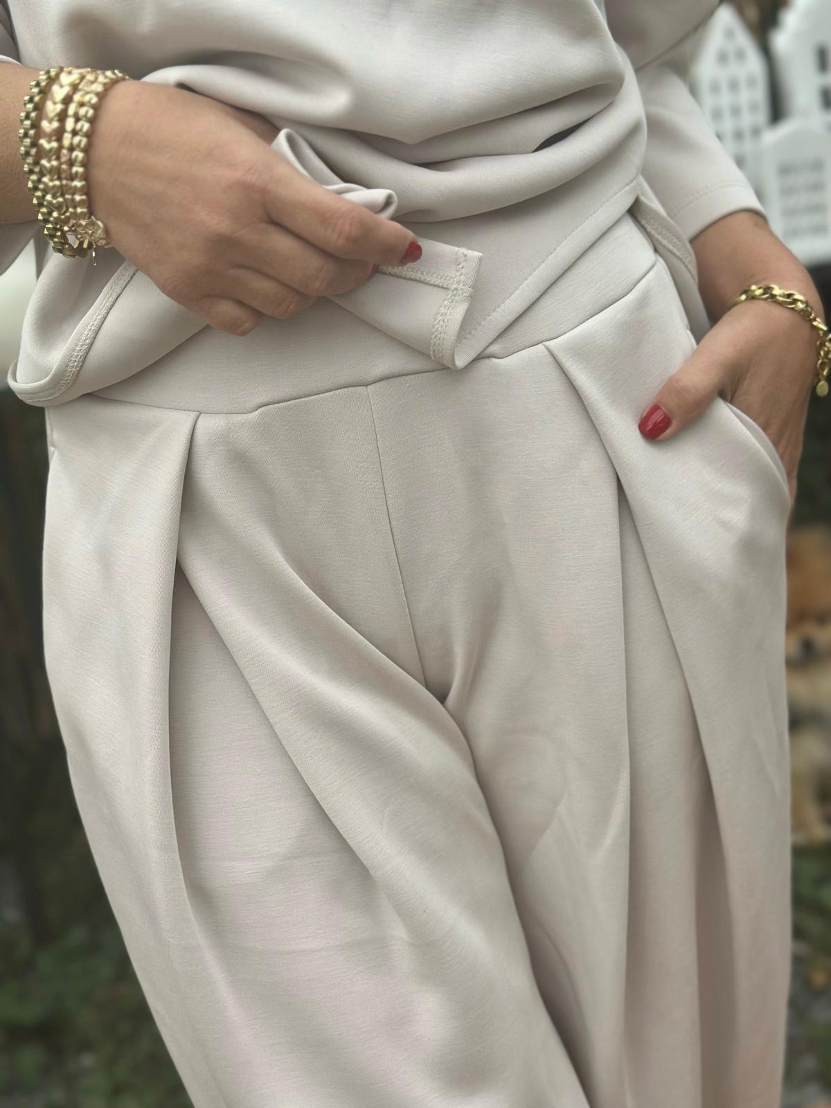 Soft Flow Wide Leg Hose in Cremé