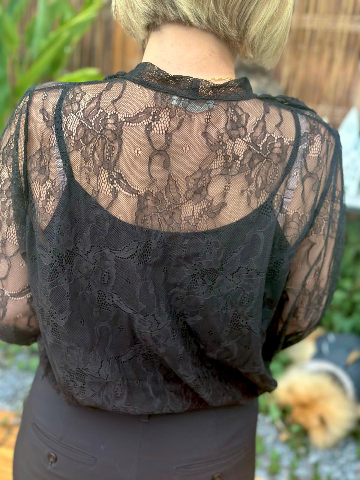 Pure Elegance Spitzenbluse in Schwarz