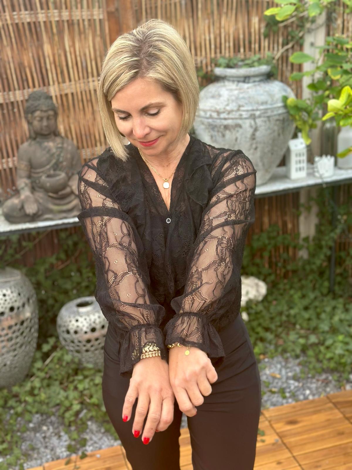 Pure Elegance Spitzenbluse in Schwarz