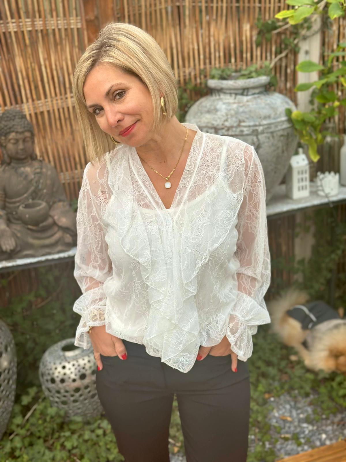 Pure Elegance Spitzenbluse in Weiss