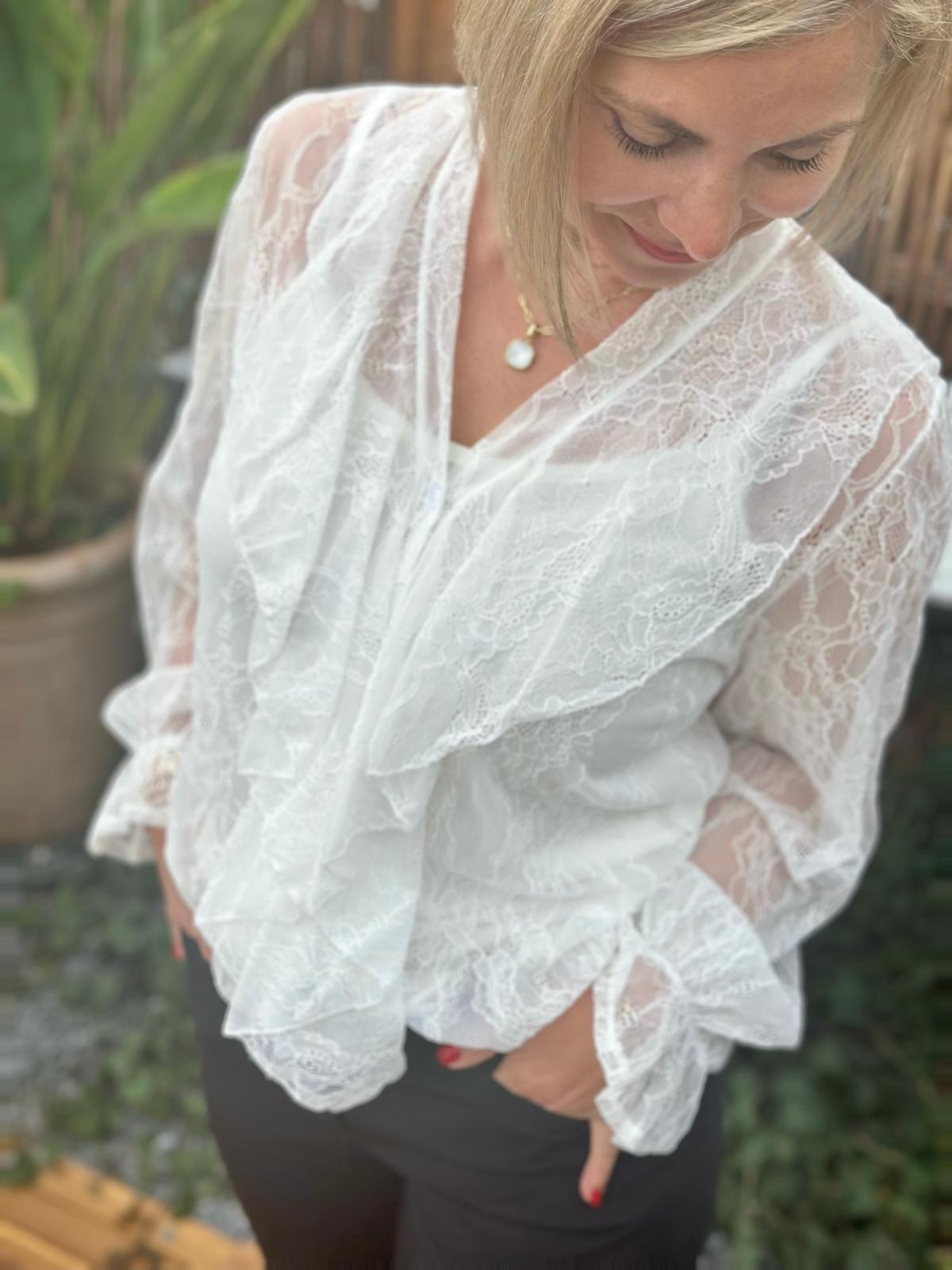 Pure Elegance Spitzenbluse in Weiss