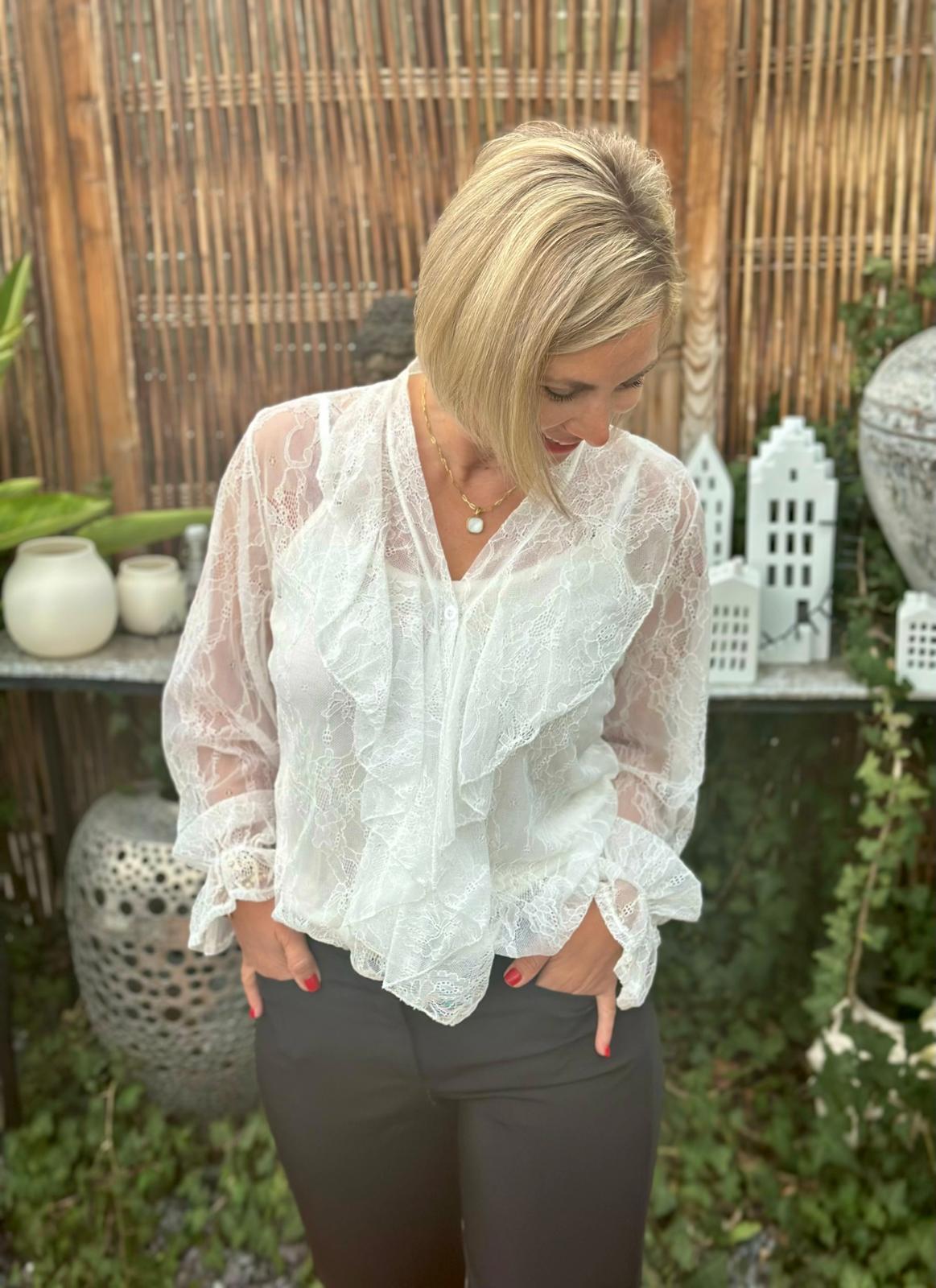 Pure Elegance Spitzenbluse in Weiss