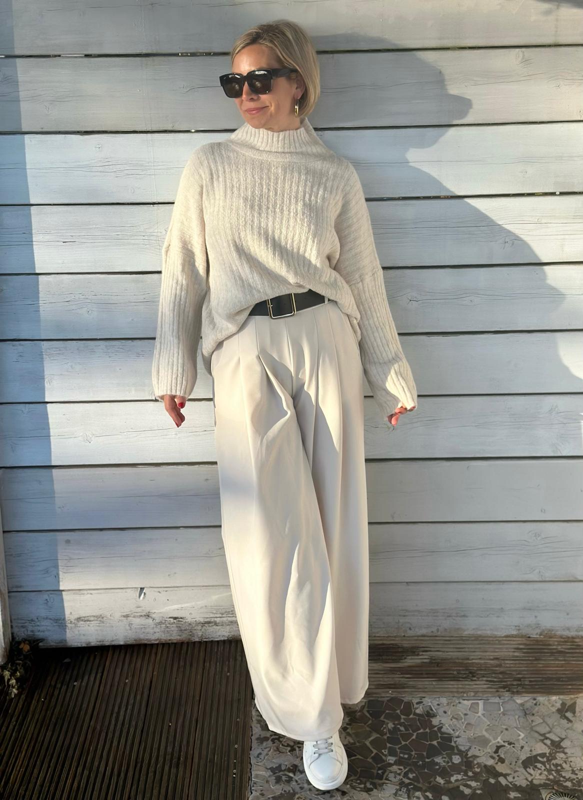 Easy Glam – Fließende High-Waist-Hose in Cremé