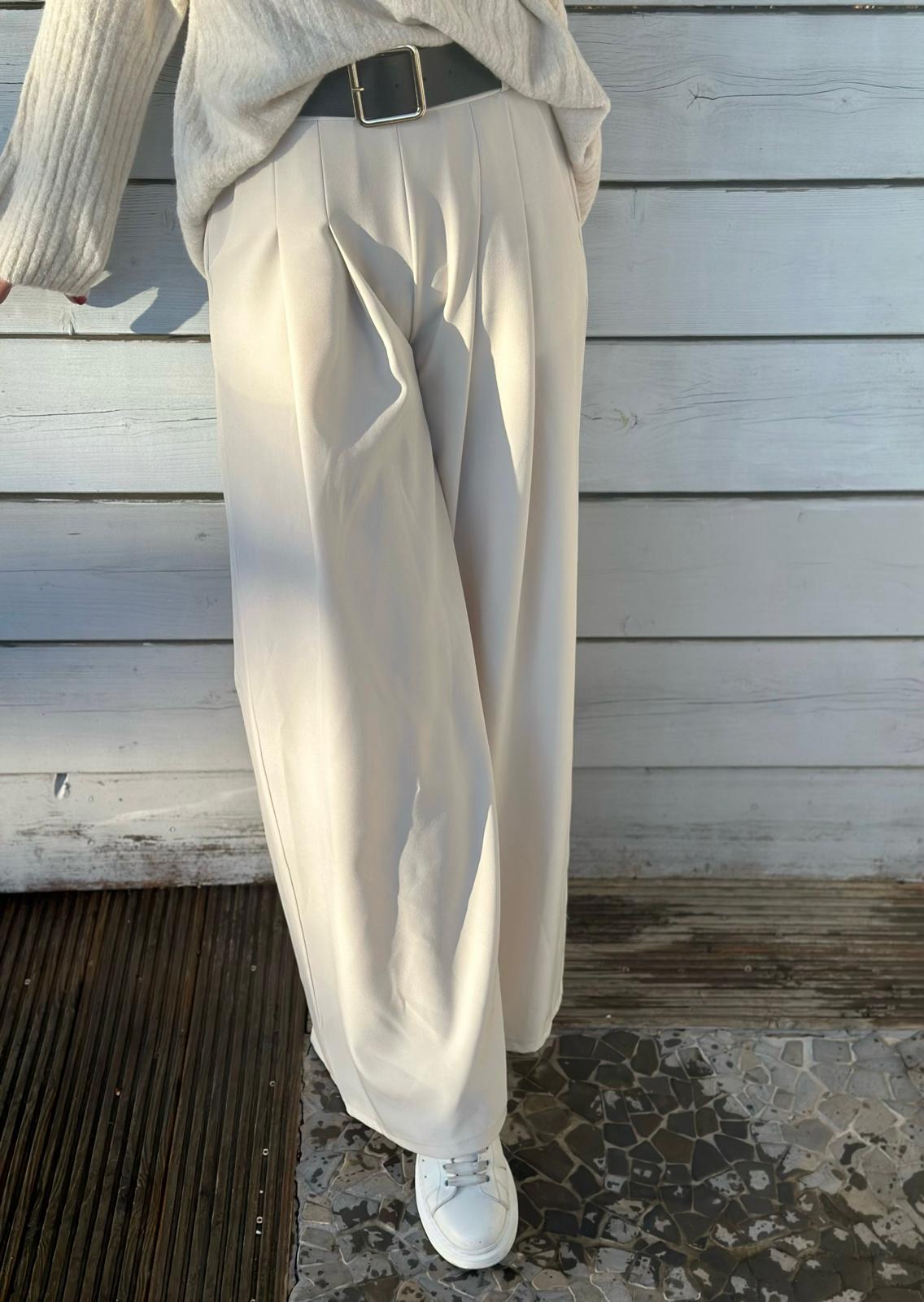 Easy Glam – Fließende High-Waist-Hose in Cremé