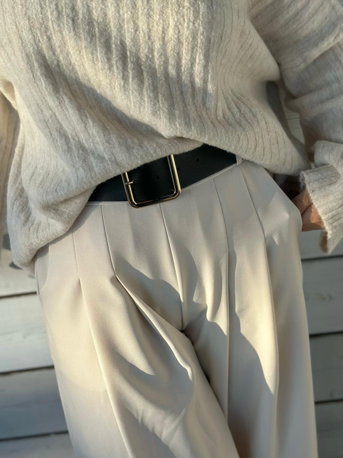 Easy Glam – Fließende High-Waist-Hose in Cremé