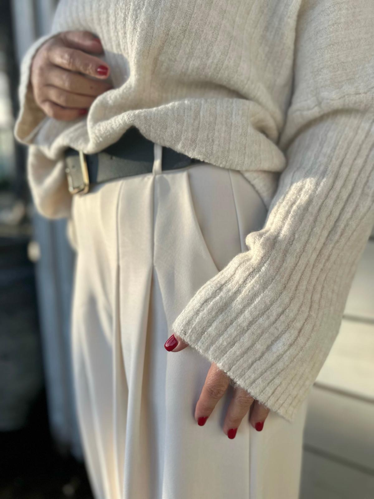 Easy Glam – Fließende High-Waist-Hose in Cremé