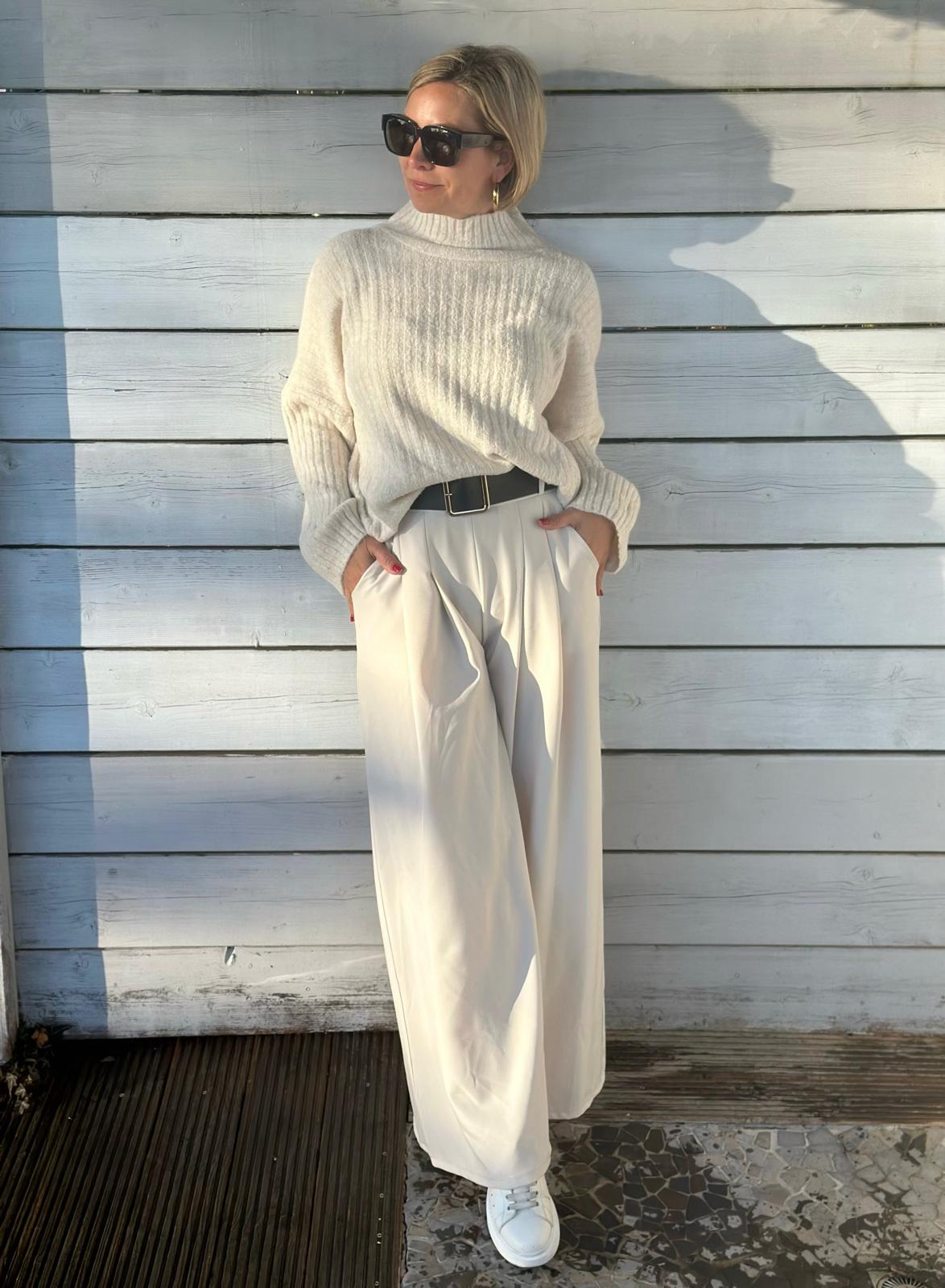 Easy Glam – Fließende High-Waist-Hose in Cremé