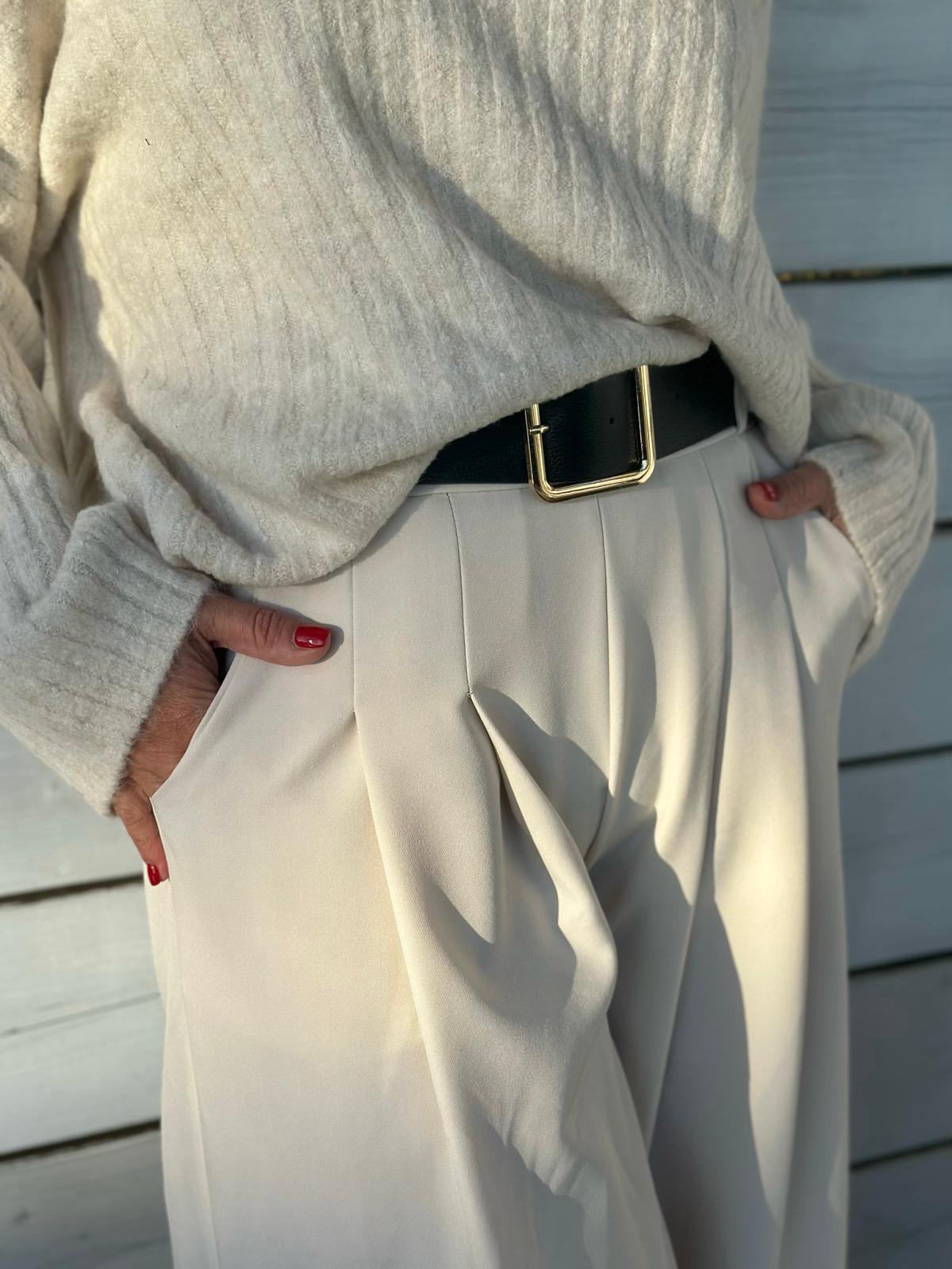 Easy Glam – Fließende High-Waist-Hose in Cremé