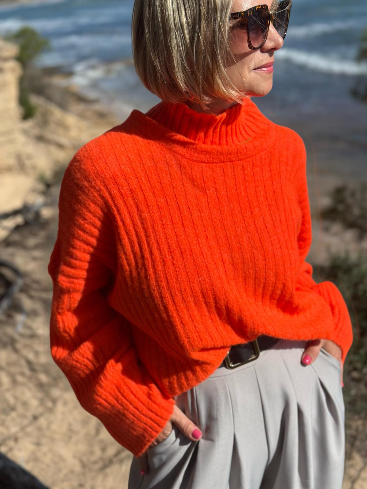 Kuscheliger Rippstrick-Rollkragen in NEON ORANGE