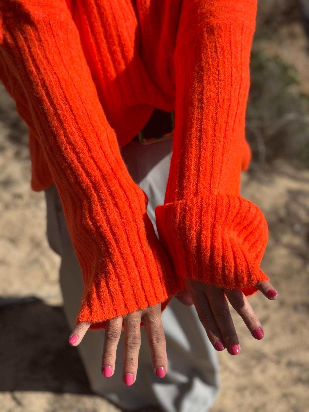 Kuscheliger Rippstrick-Rollkragen in NEON ORANGE