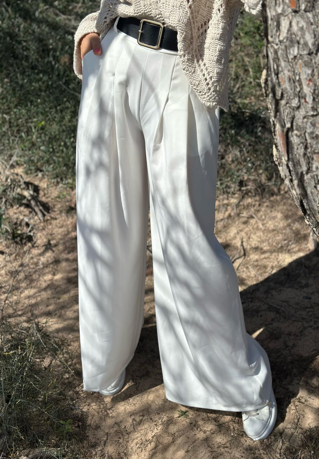 Easy Glam – Fließende High-Waist-Hose in Weiss