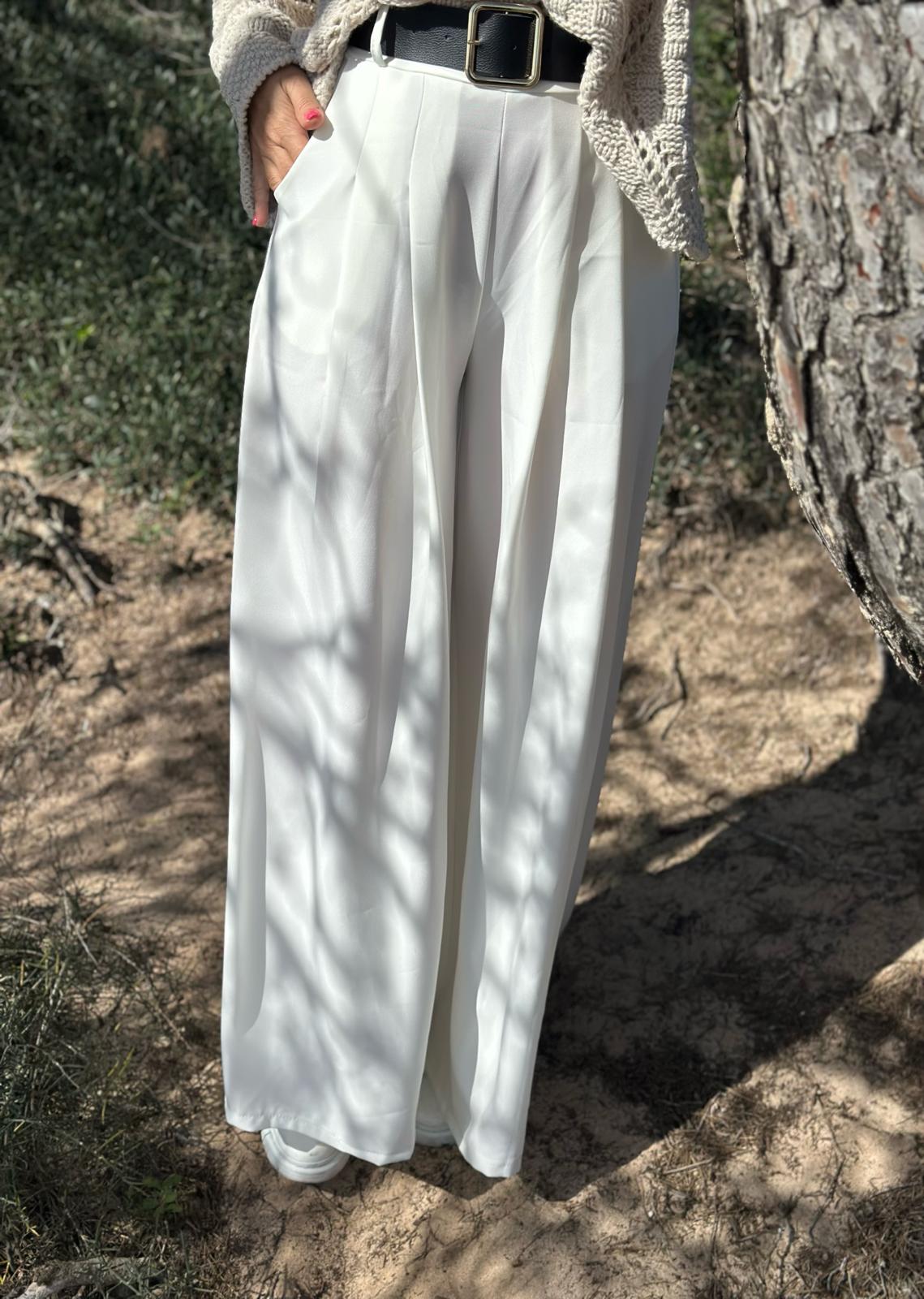 Easy Glam – Fließende High-Waist-Hose in Weiss