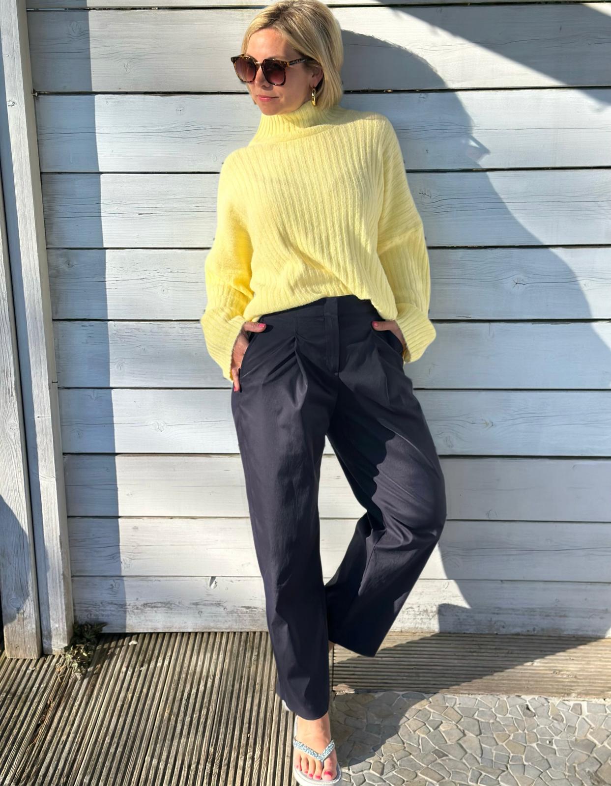 Kuscheliger Rippstrick-Rollkragen in Lemon