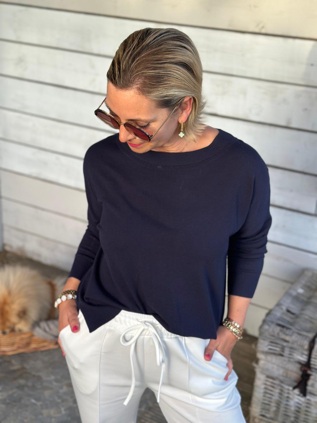 Soft Summer Knit – leichter Langarm-Pullover in Navy