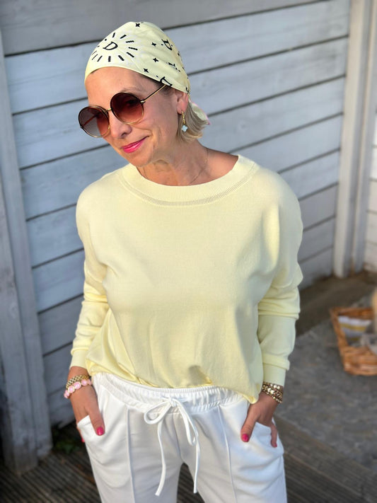 Soft Summer Knit – leichter Langarm-Pullover in Pastellgelb
