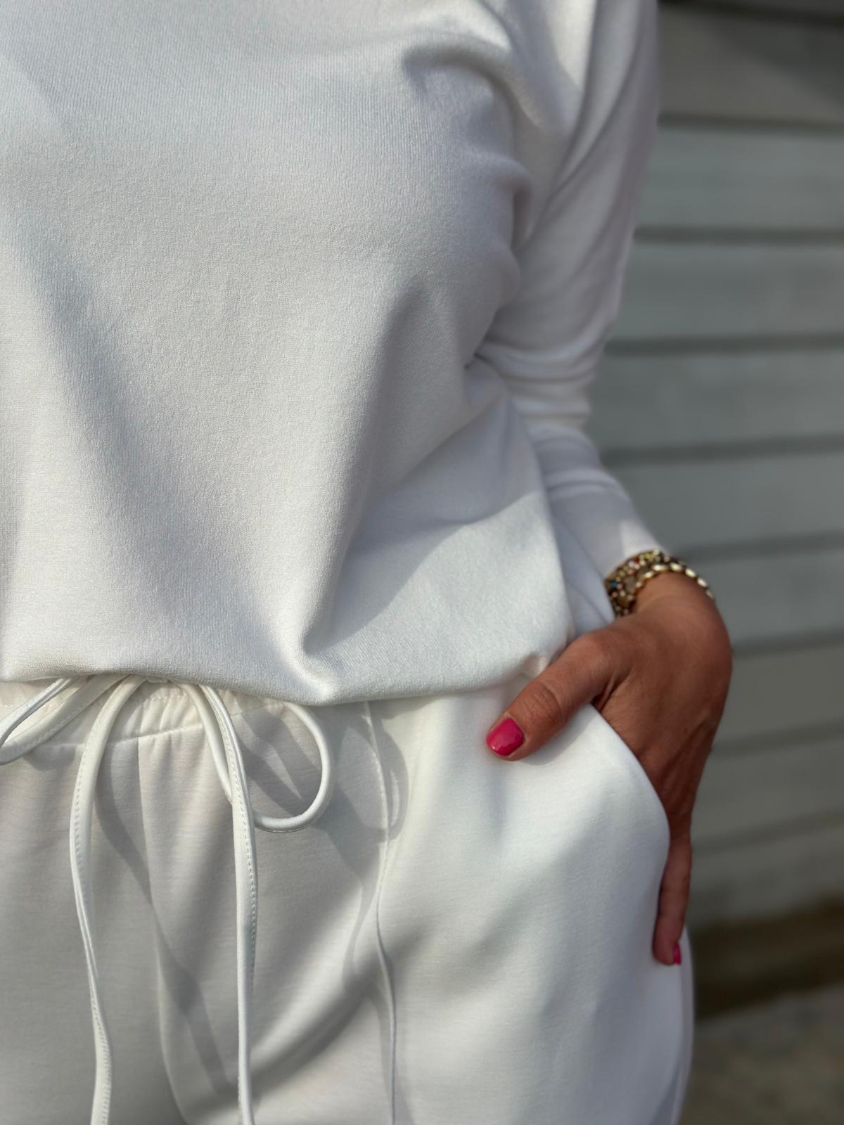 Soft Summer Knit – leichter Langarm-Pullover in Weiss