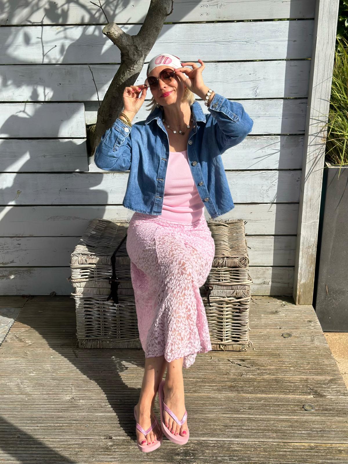 Spitzenrock mit fließendem Fall in Lovely Rosé