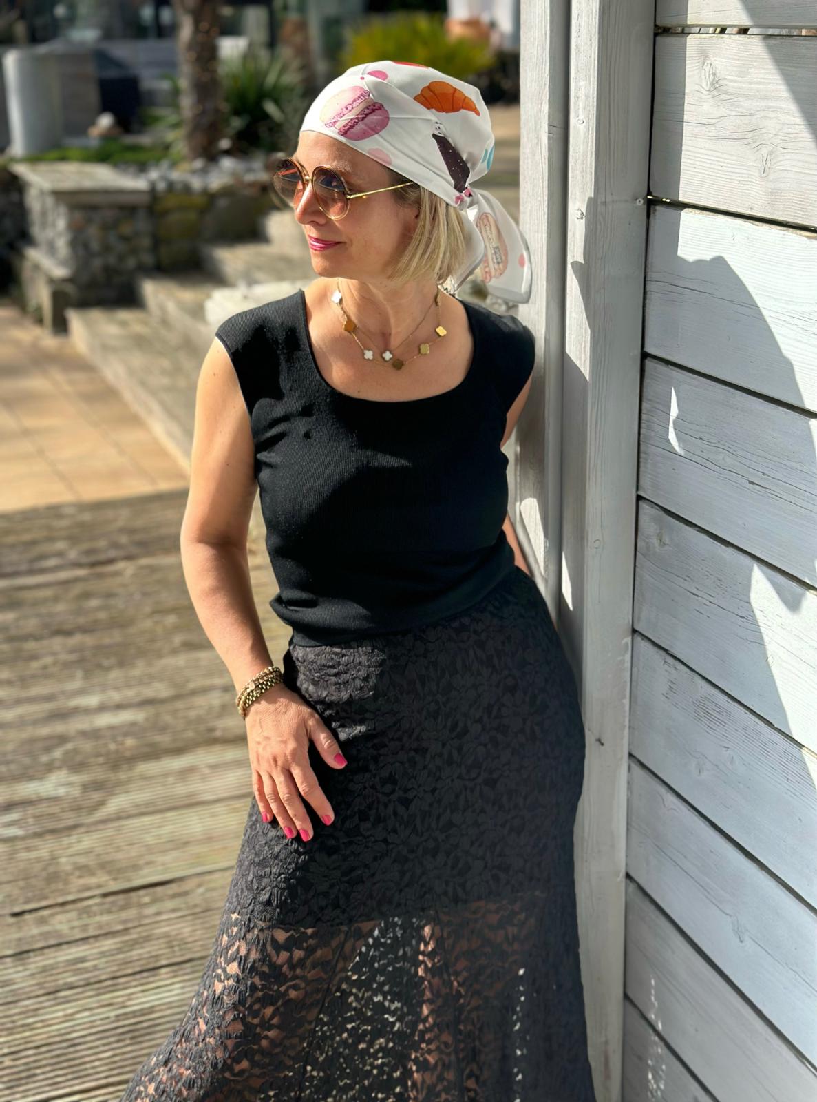 Spitzenrock mit fließendem Fall in Classy Black