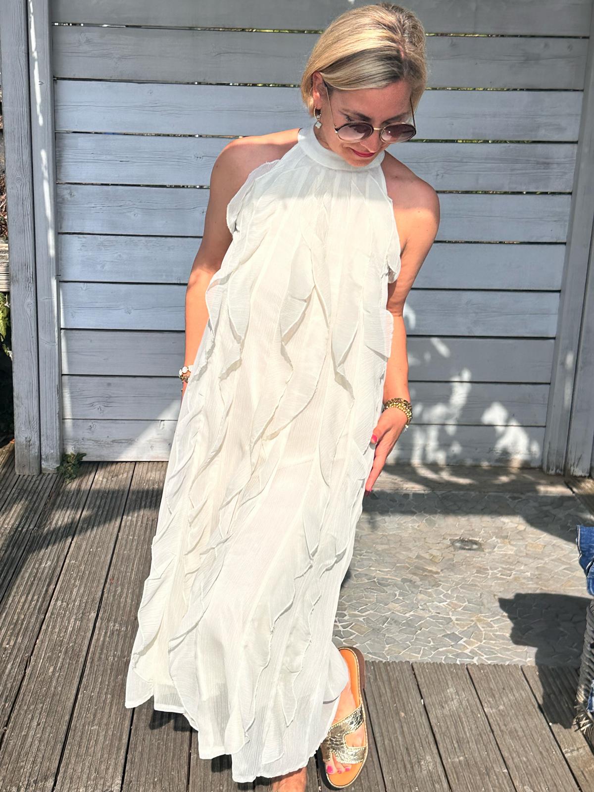 „Flowy Dream – Maxikleid mit Rüschen in Creme“
