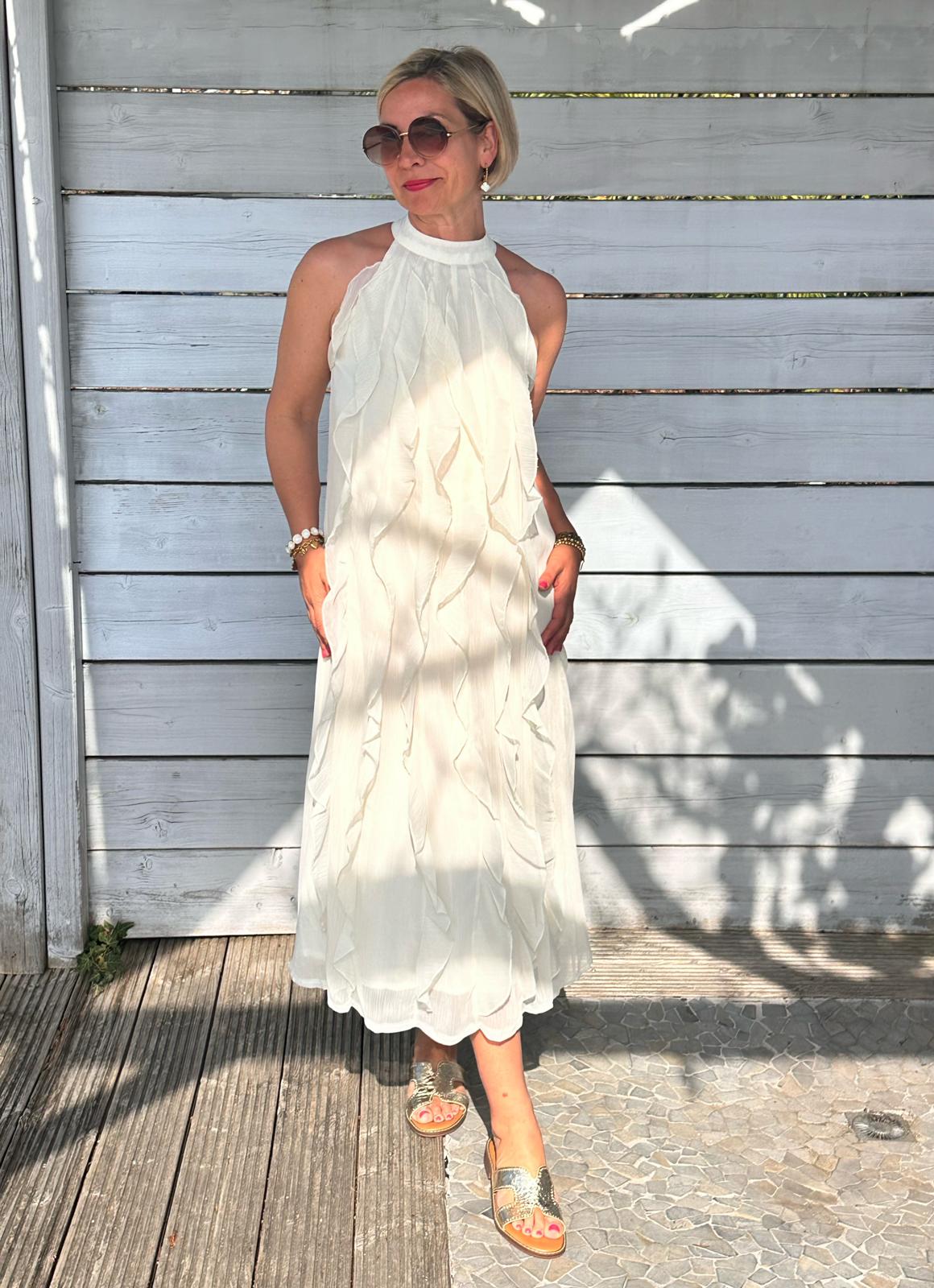 „Flowy Dream – Maxikleid mit Rüschen in Creme“