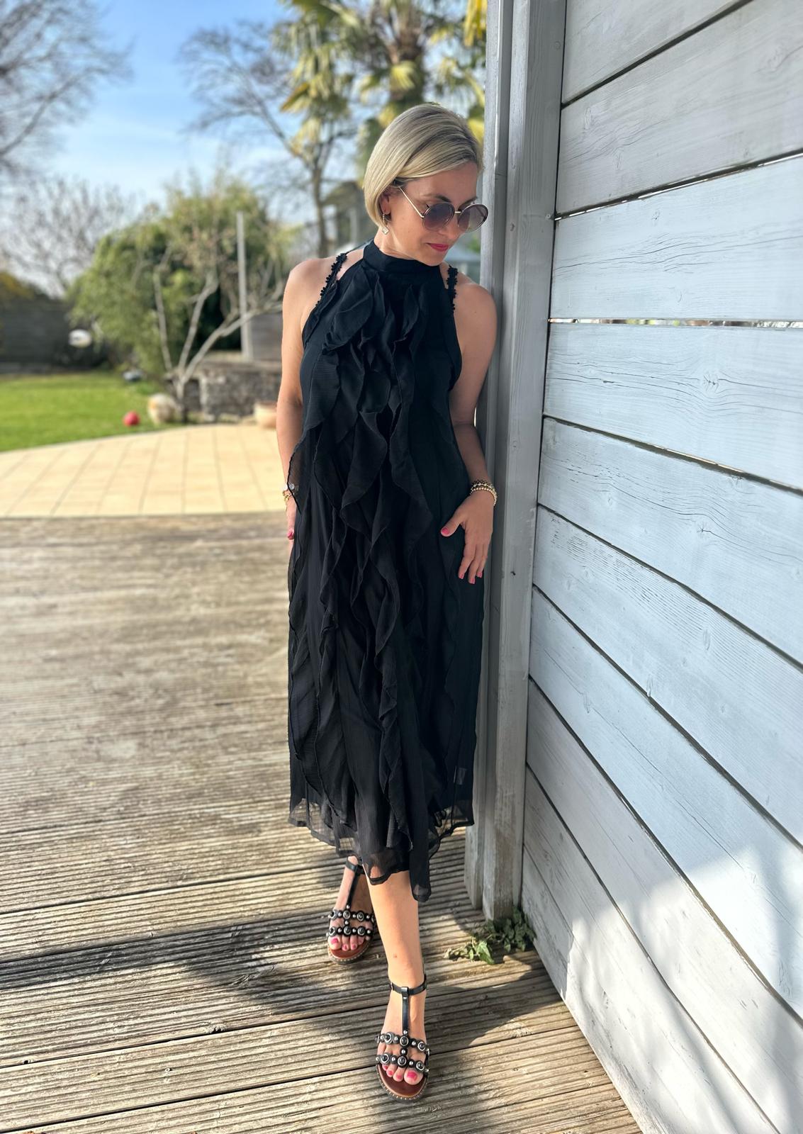 „Flowy Dream – Maxikleid mit Rüschen in Schwarz"