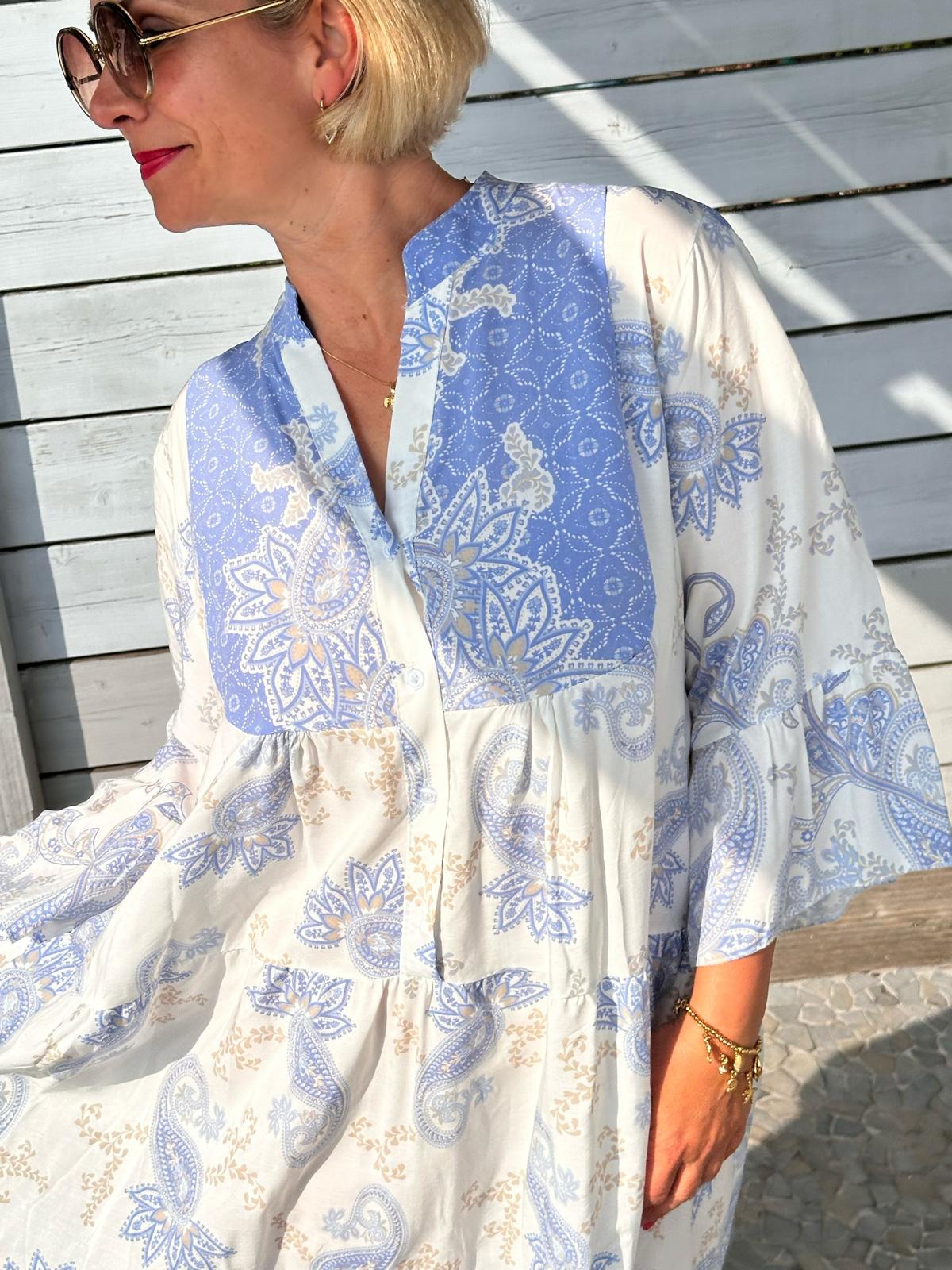 Boho Breeze Kleid – Blue Paisley Dream