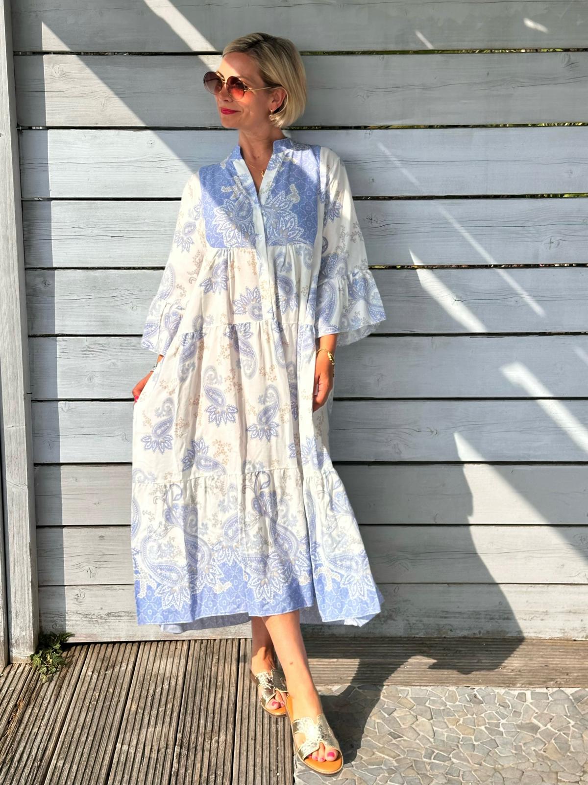 Boho Breeze Kleid – Blue Paisley Dream