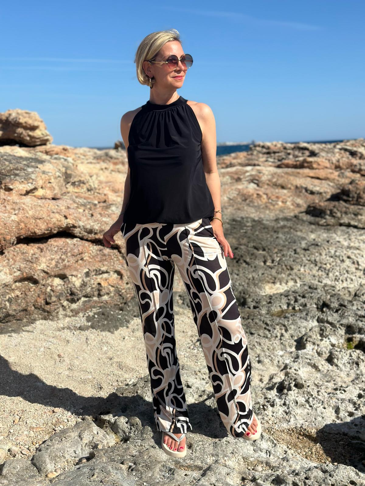 Kofferhose mit Taschen „Abstract Chic“