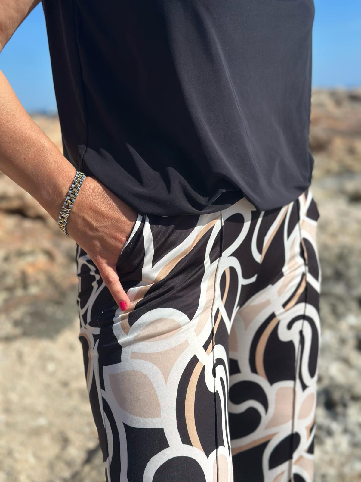 Kofferhose mit Taschen „Abstract Chic“